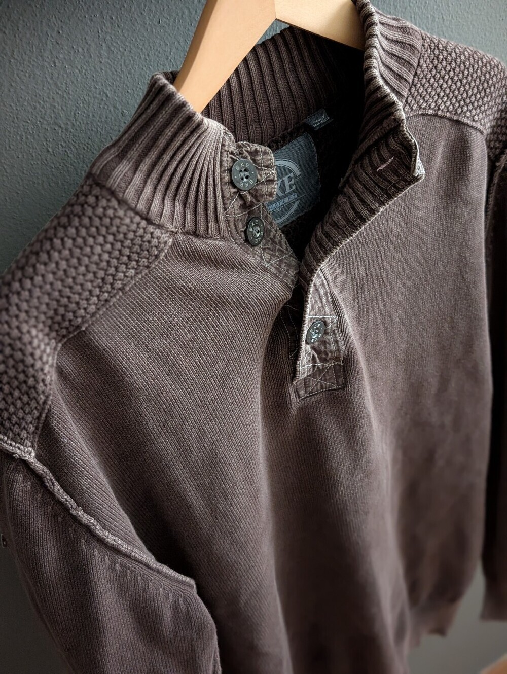 BKE Buckle Mens Sweater XL Brown 100% Cotton Mock Neck Button Henley Ribbed - Picture 2 of 6